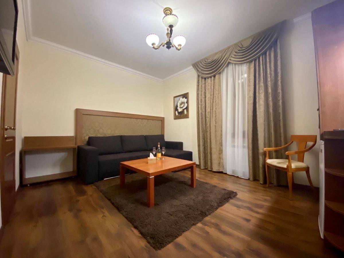 Boomerang Business Hotel Odesa Exterior photo